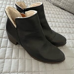 Lucky Brand Women’s Banterr2 Leather Booties